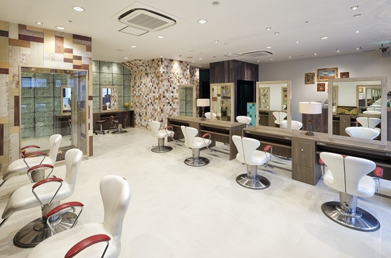 HAIR & MAKE EARTH 　二俣川店
